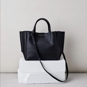 Ampersand as Apostrophe Half Tote Black Lux